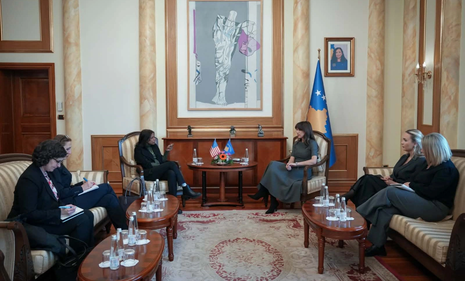 Albulena Haxhiu dhe Anu Prattipati