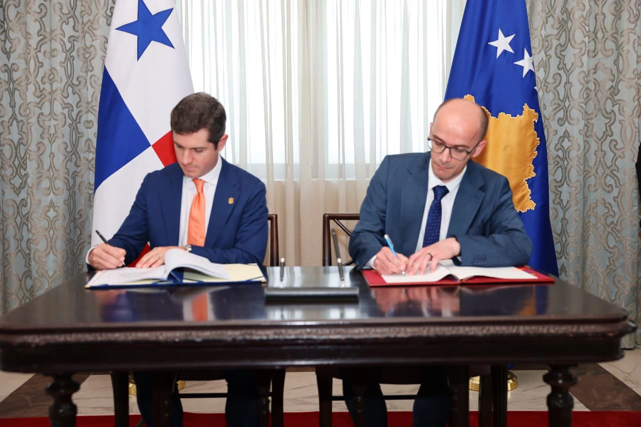 Carlos A. Hoyos dhe Kreshnik Ahmeti