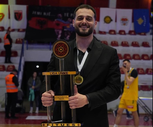 Ylli ia beson Endrit Elshanit drejtimin e ekipit