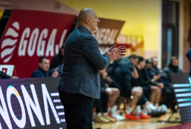 Peja ndahet edhe me një trajner