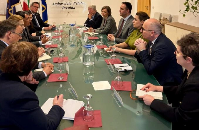 Diplomatët e huaj e Konjufca në takim, diskutohen rruga e Kosovës drejt BE-së e zhvillimet e brendshme