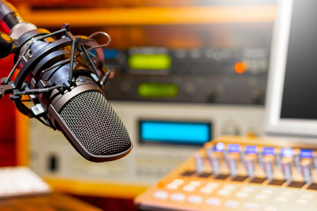 Procesi i nisur kaherë, ka nisur të marrë formë konkrete që u jep fund transmetimeve muzikore pa pagesë edhe në radio e televizione