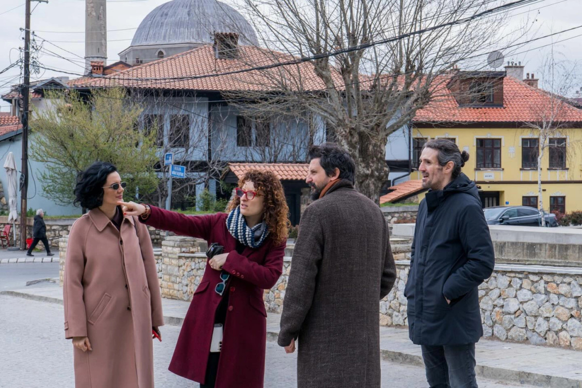 kuratorja-e-stafi-ne-dialog-me-prizrenin-per-edicionin-e-ri-te-autostrada-biennale