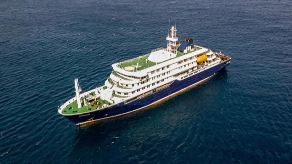 Anija MV Hondius po lundronte nga Argjentina për në Kepin e Gjelbër