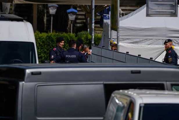 Tre të vrarë jashtë një restoranti në Linz të Austrisë