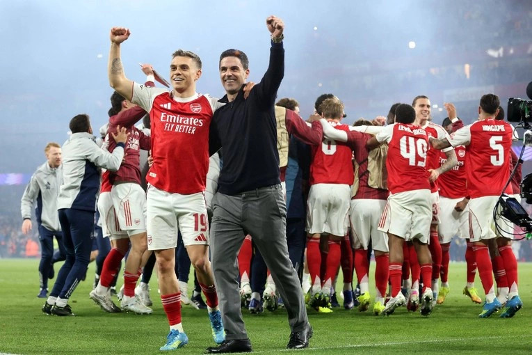 I vjen fundi pritjes 22 vjeçare  Arsenali kampion i Anglisë