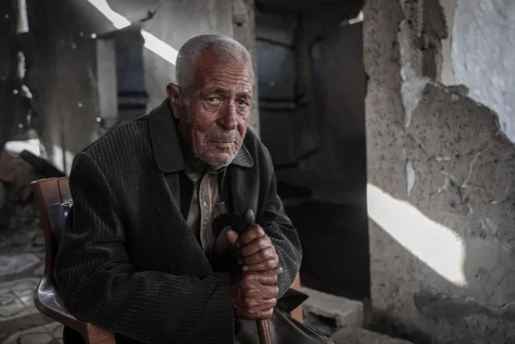 Një palestinez përballë dy epokave të shkatërrimit