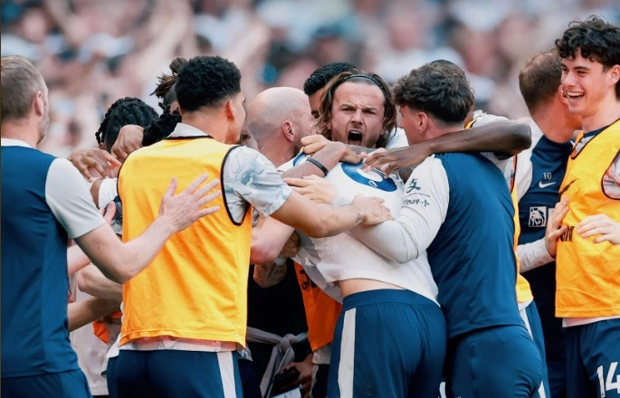 Tottenhami mbetet në Premier League