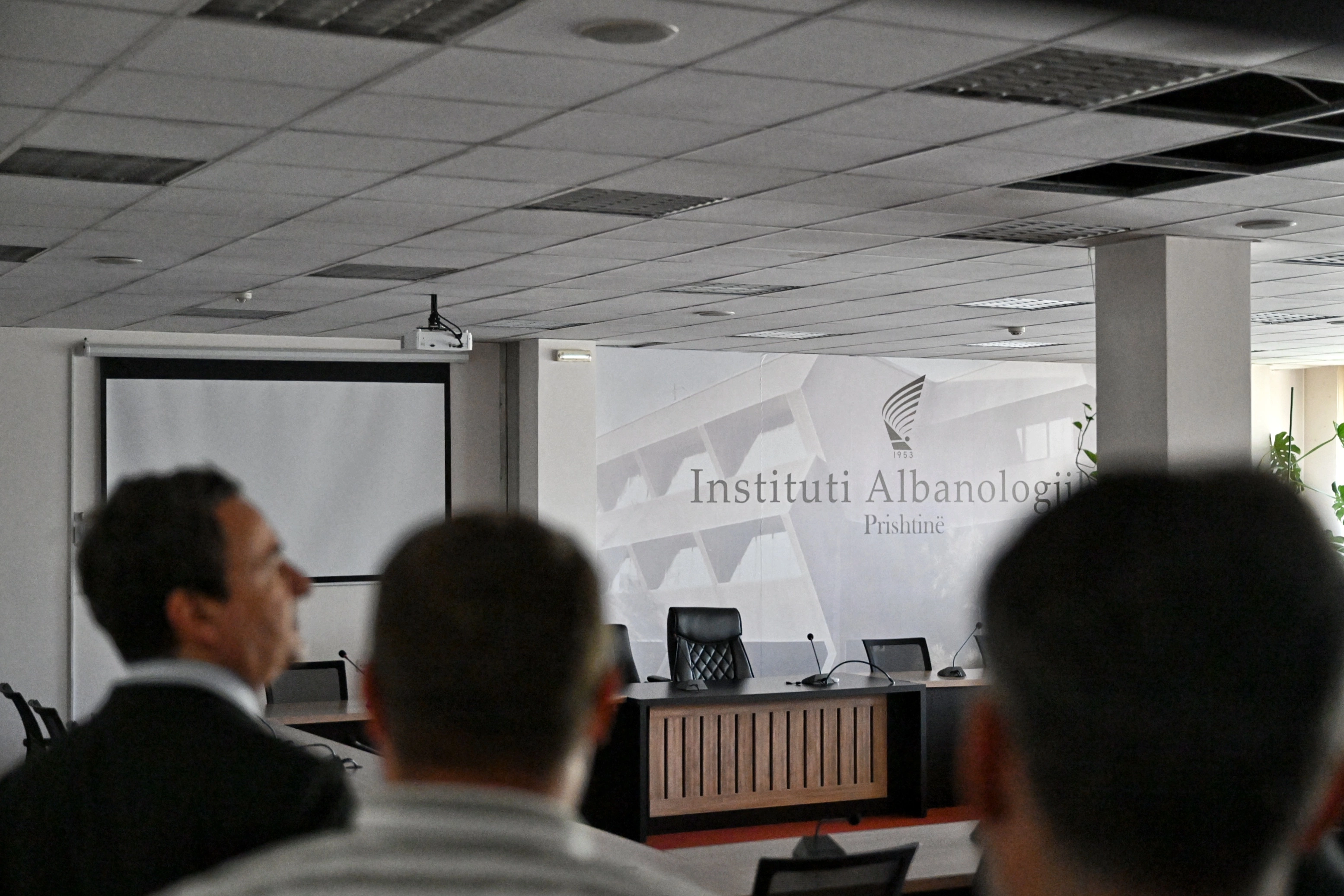 Zotim në fushatë për restaurimin e objektit të Institutit Albanologjik