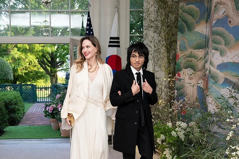 Djali i Angelina Jolie dhe Brad Pitt kërkon ta heqë mbiemrin  Pitt 