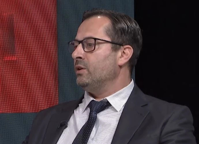 Komoni  AAK ja premton reformë rrënjësore për spitalet rajonale
