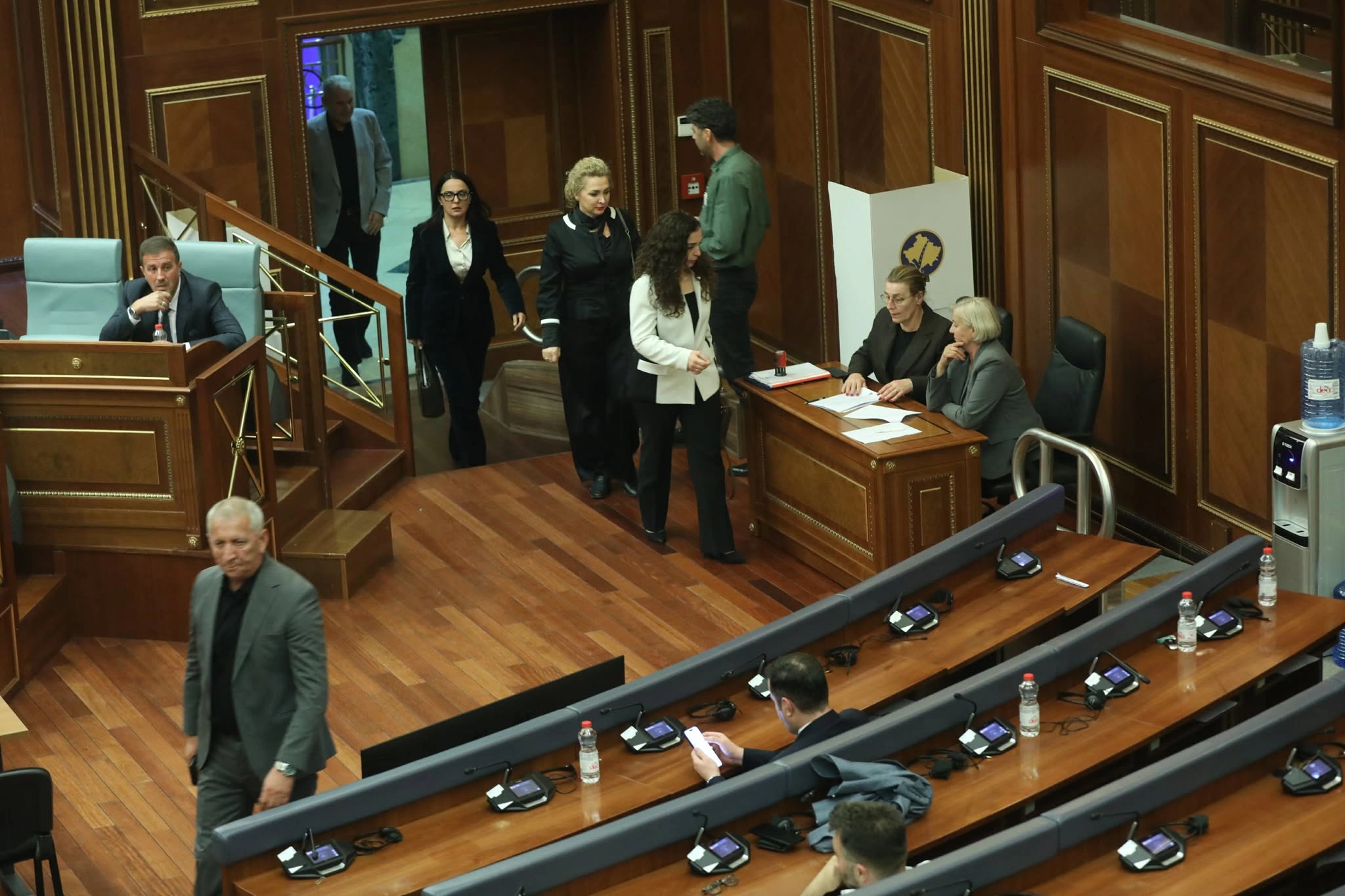 LDK-ja i bashkohet seancës