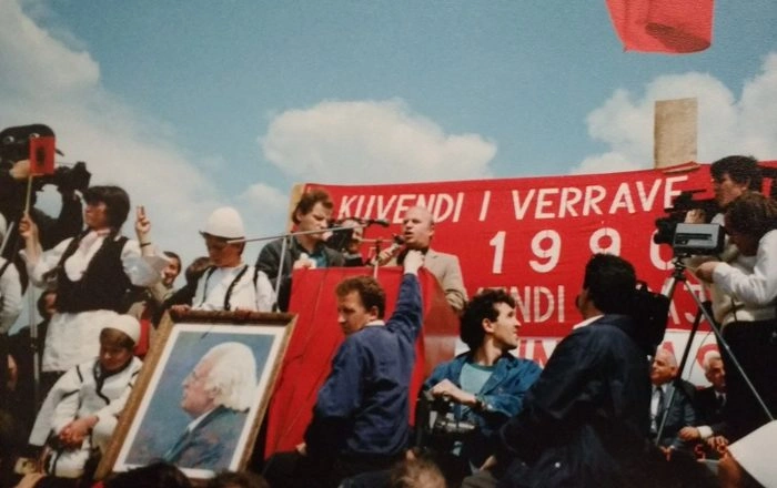Më 1 maj, në kodrat e Verrave të Llukës, pranë Deçanit, gjakmarrja u varros në një kuvend historik me 650.000 –  gjashtëqind e pesëdhjetë mijë pjesëmarrës