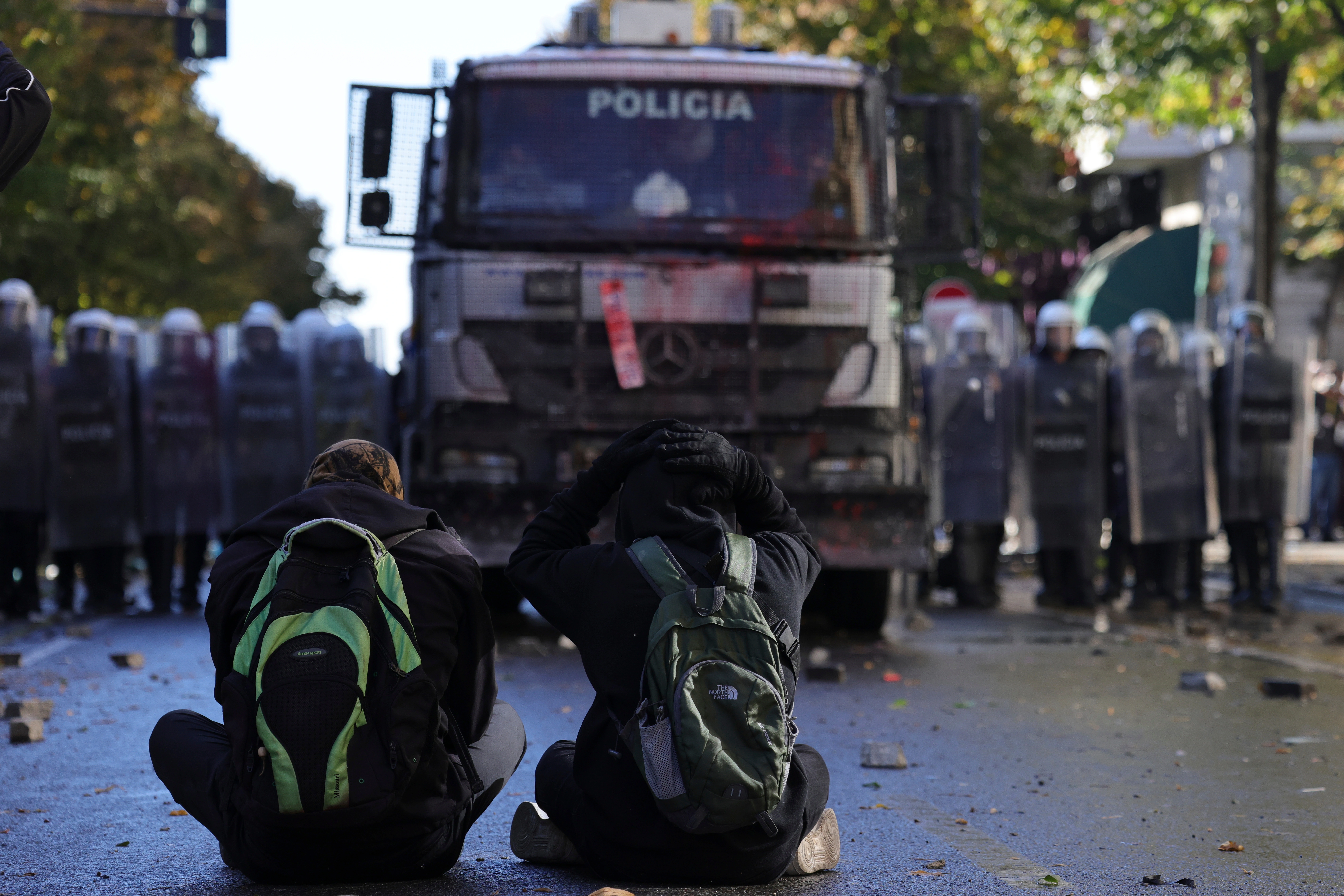 al protesta