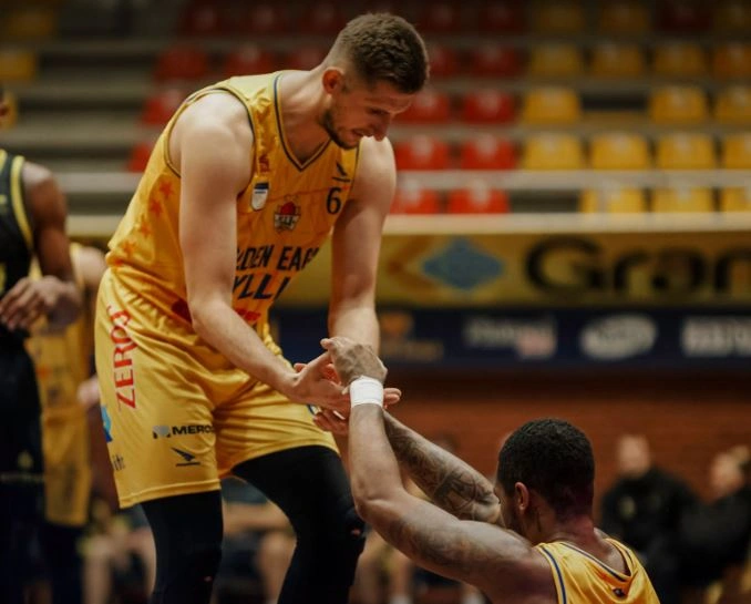Golden Eagle Ylli