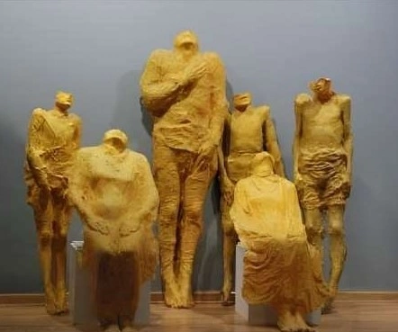 “Familja”, 2006, Galeria Kombëtare e Kosovës, skulpturë fituese e çmimit “Muslim Mulliqi” (Foto: Enver Bylykbashi)