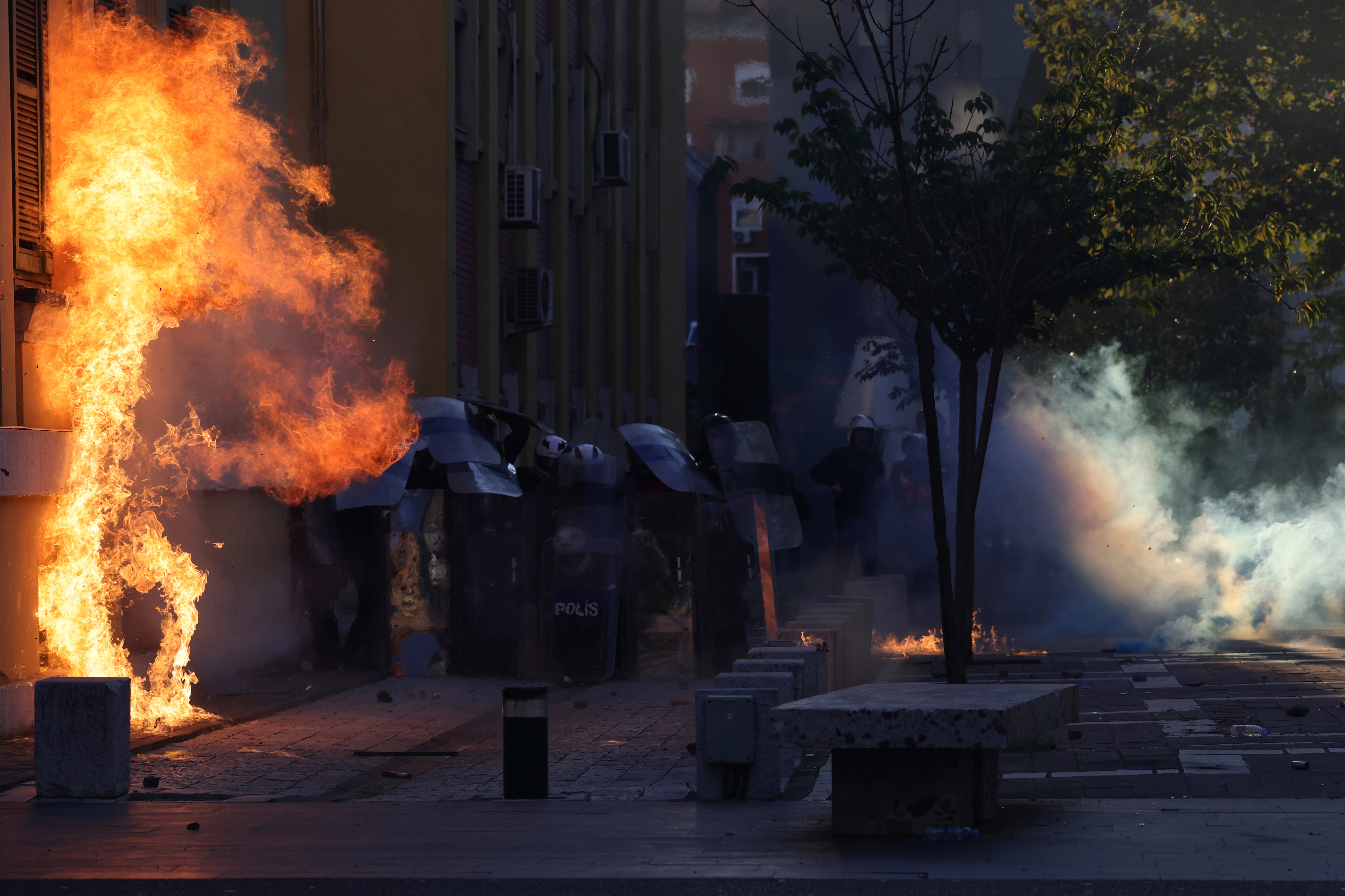 Protesta, Tirane