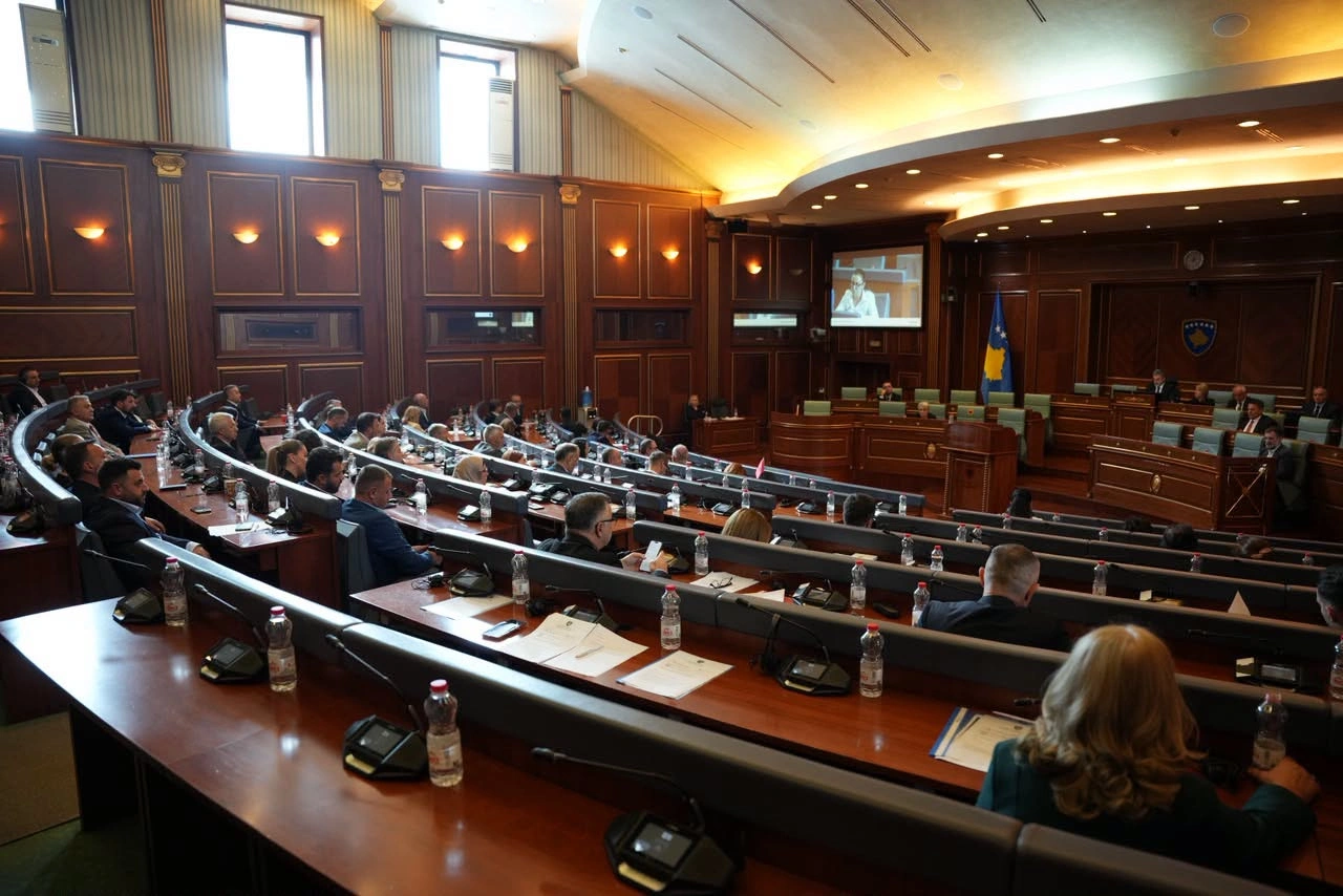 Përplasje verbale mes deputetëve opozitarë e ministrave