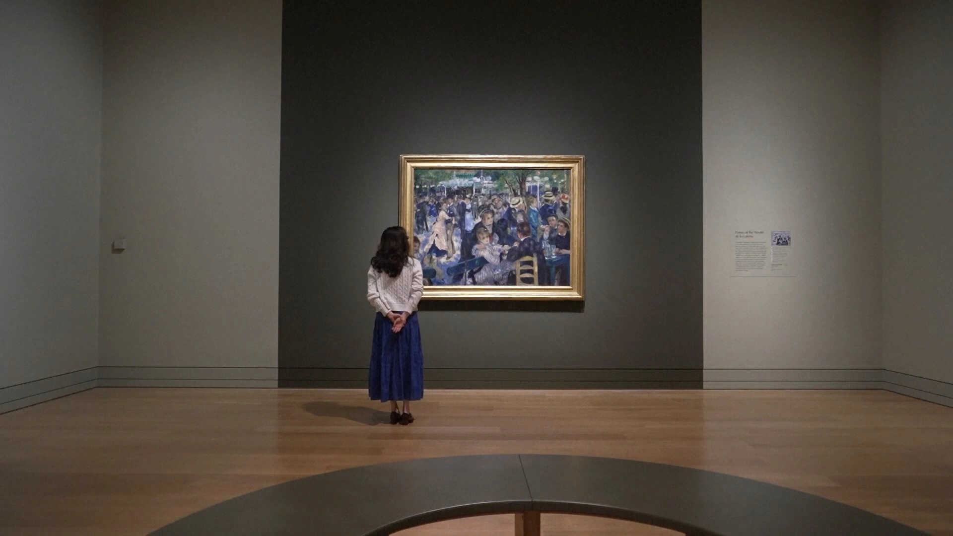Me “Dance at the Moulin de la Galette” të vitit 1876 Renoir kapi një skenë të zakonshme të njerëzve që argëtoheshin dhe e pikturoi në një përmasë monumentale, e cila tradicionalisht ishte përdorur për tema historike, fetare apo mitologjike