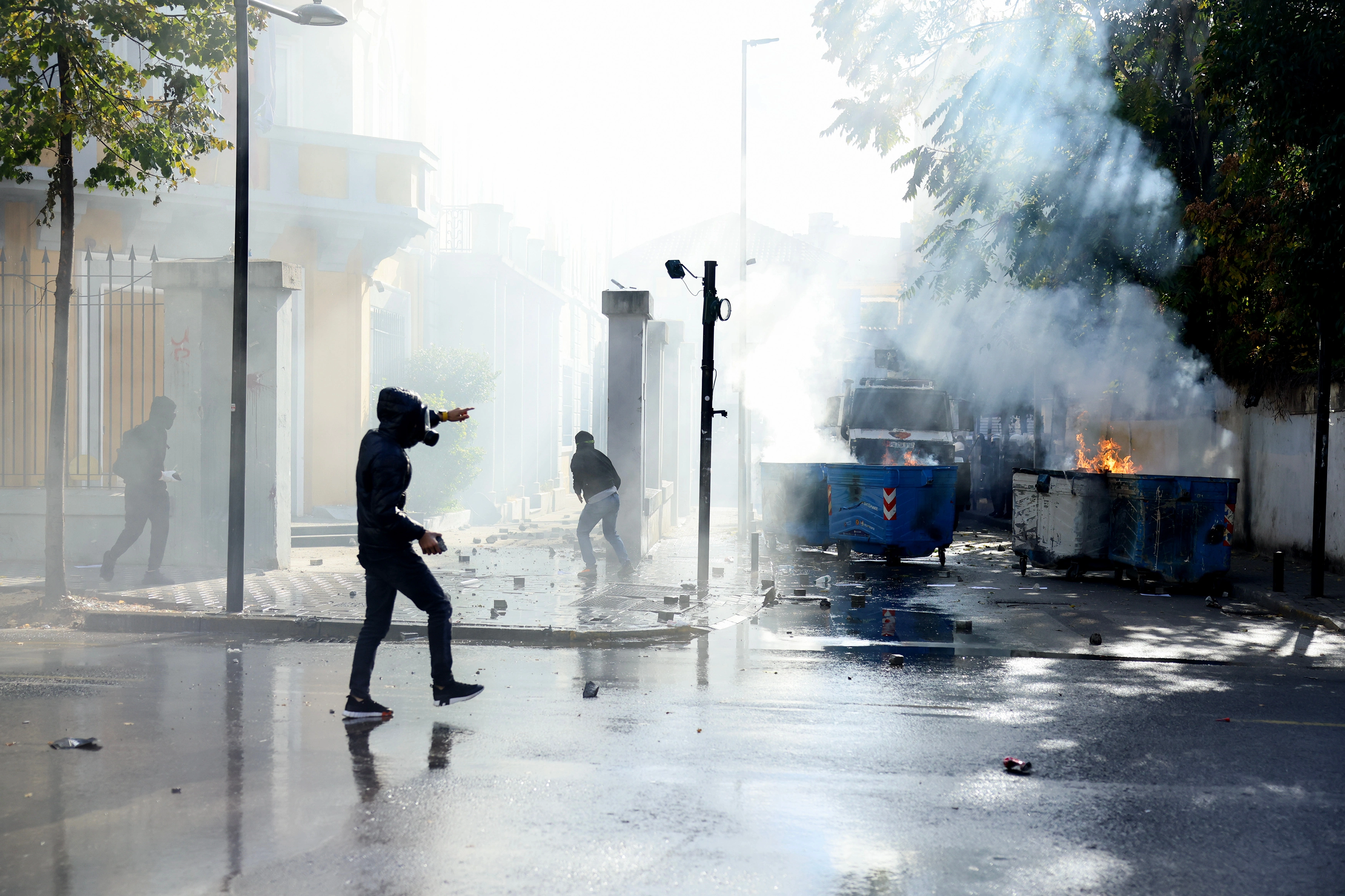 Protestuesit kundër dialogut – qëllohen edhe me plumba gome