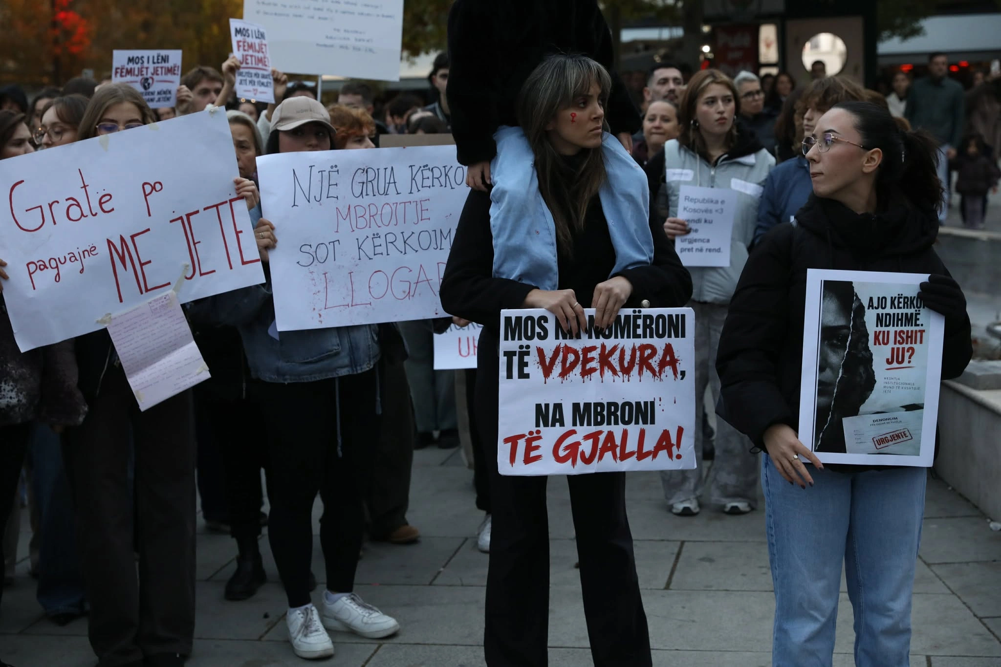 Fotografi nga protesta pas vrasjes së Arlinda Zekajt