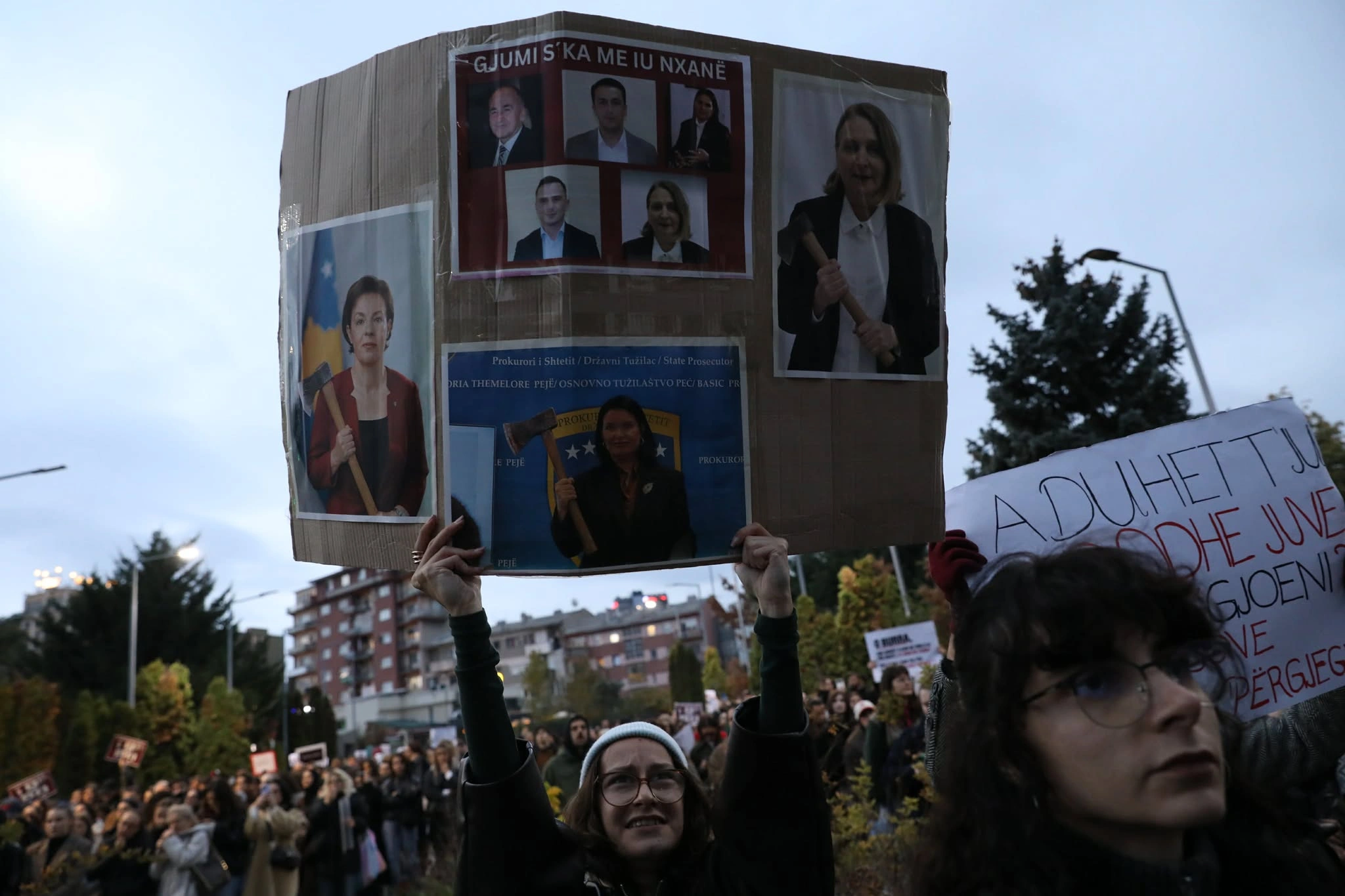 Fotografi nga protesta e organizuar pas vrasjes së Arlinda Zekajt