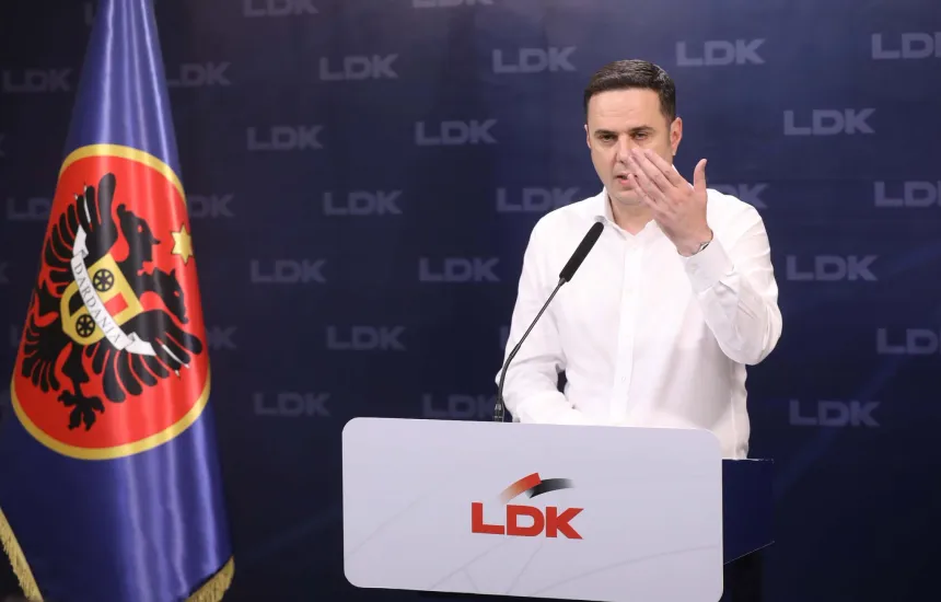 Mbi Lettering Abdixhiku kritikon PDK-në: Lufta e UÇK-së mbrohet me punë dhe me mend ...
