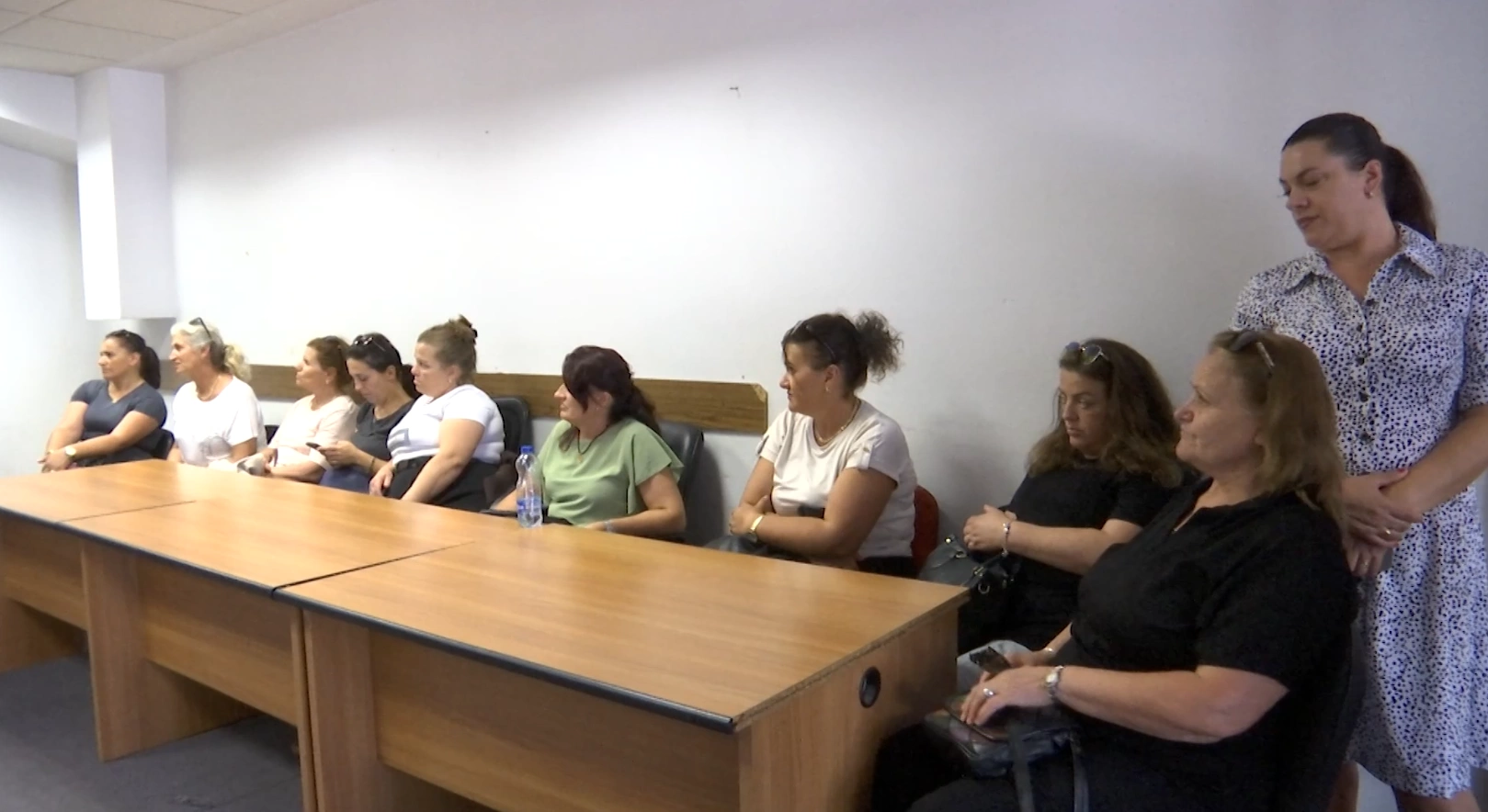 Rreth 40 punëtorë të angazhuar privatisht në KEK ankohen se marrin shumë më pak sesa paga minimale