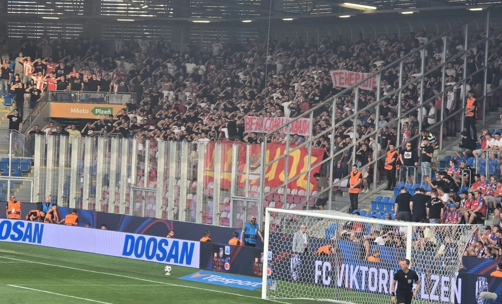 Tifozt e Zvedes per Mlladiqin
