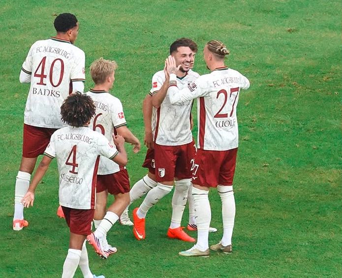 Debutim me gol i Ibrahimoviqit tek Augsburgu