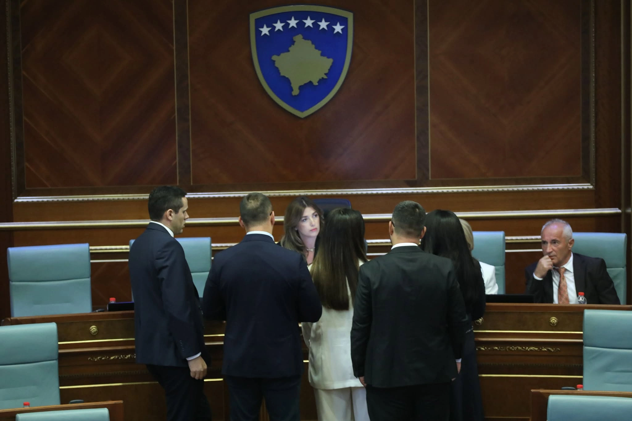 Kuvendi në pauzë, s’ka gjuhë të përbashkët për formën e votimit të nënkryetarëve