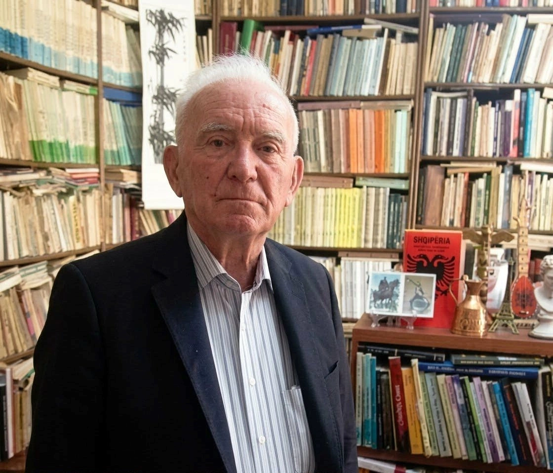 Për Mark Tirtën, shkenca nuk ishte një rrugë e shkurtër drejt titullit, por një punë e gjatë, shpesh e heshtur, që kërkonte këmbëngulje...