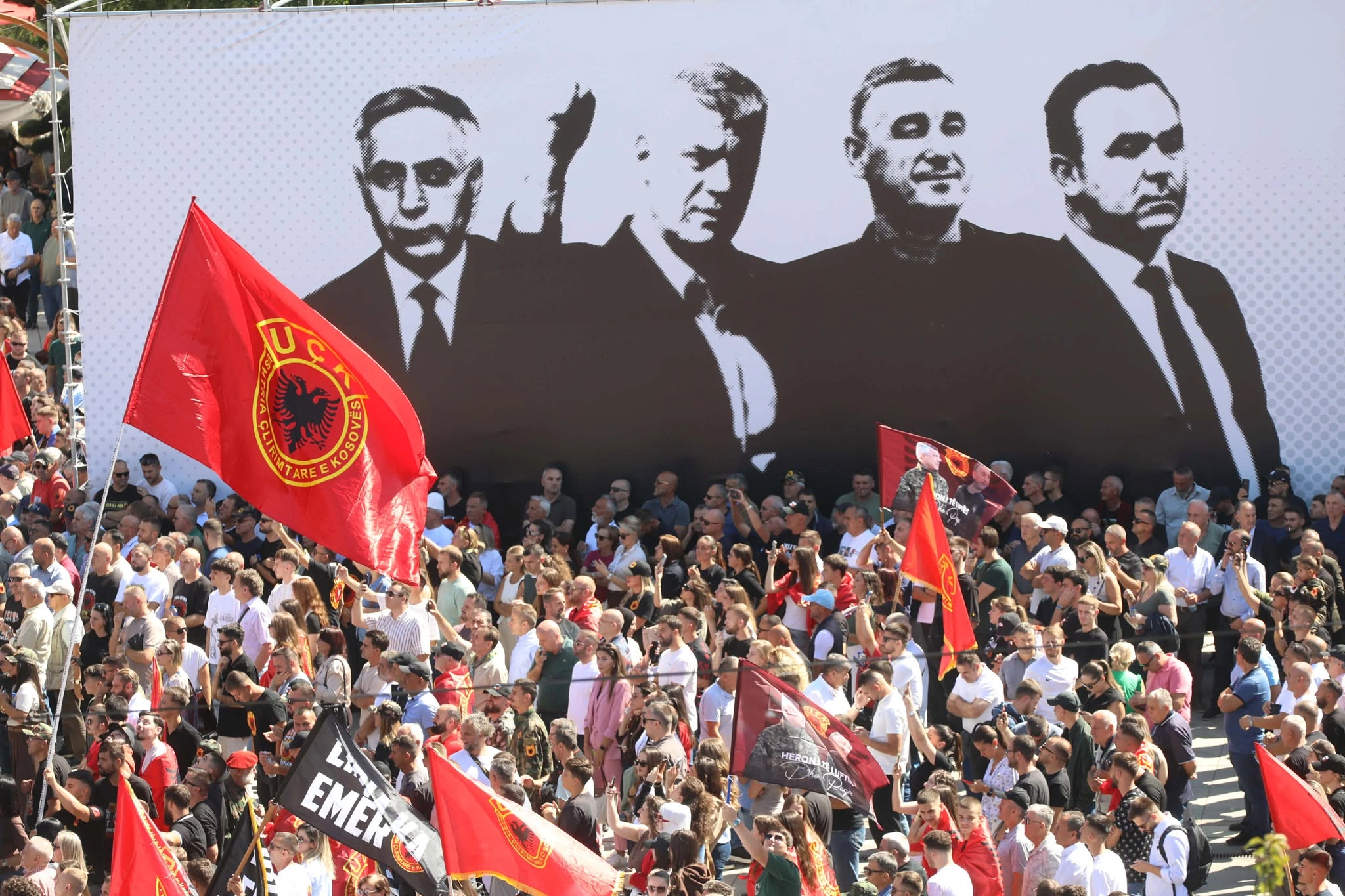 Për të tretën ditë rresht, mijëra qytetarë protestojnë në Prishtinë kundër vendimit të Speciales