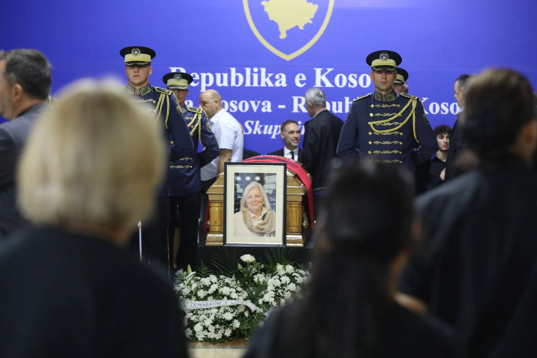 Bashkëpunëtorë dhe bashkëveprimtarë e kujtojnë kontributin e Flora Brovinës