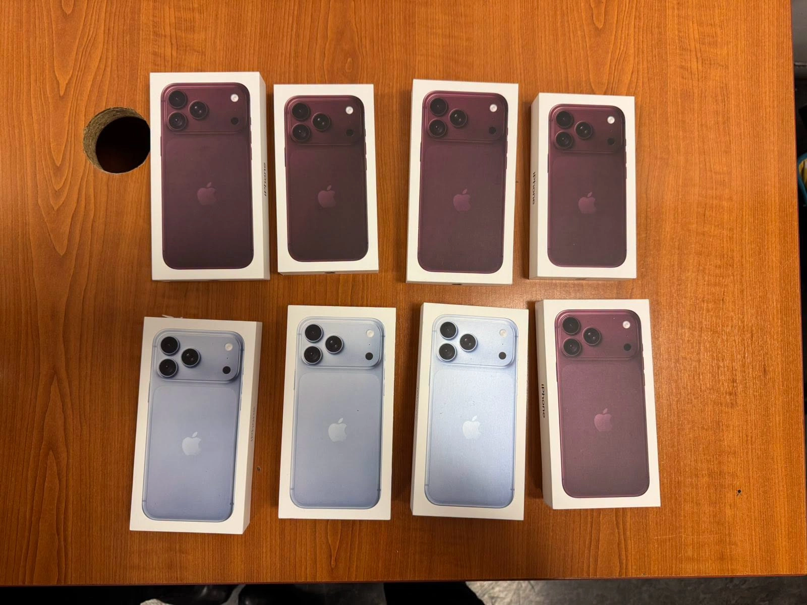 Dogana kap në aeroport tetë iPhone 18 të padeklaruar