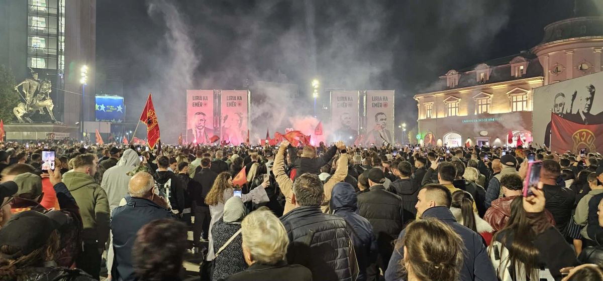  UÇK ja s është e partive    Edhe nata e 11 të e protestave mbush sheshin