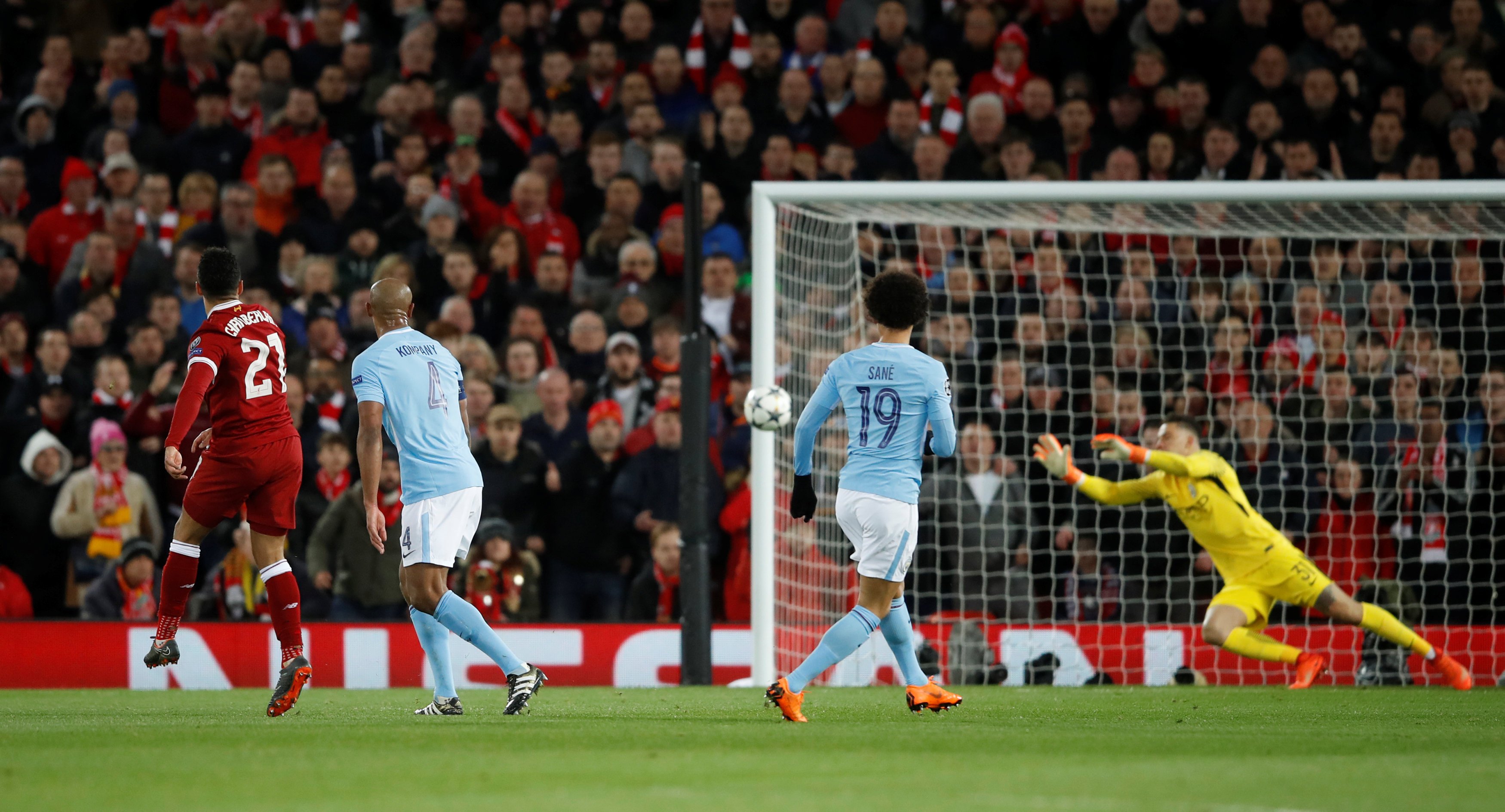 Liverpooli dy gola ndaj Cityt, Chamberlain supergol
