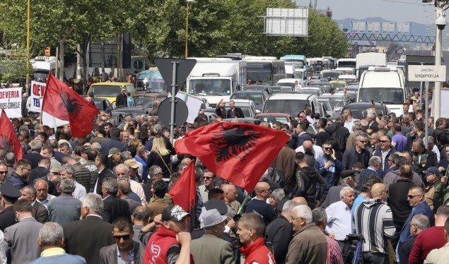 Opozita në Shqipëri ka paralajmëruar protestë, por pa lejen e policisë