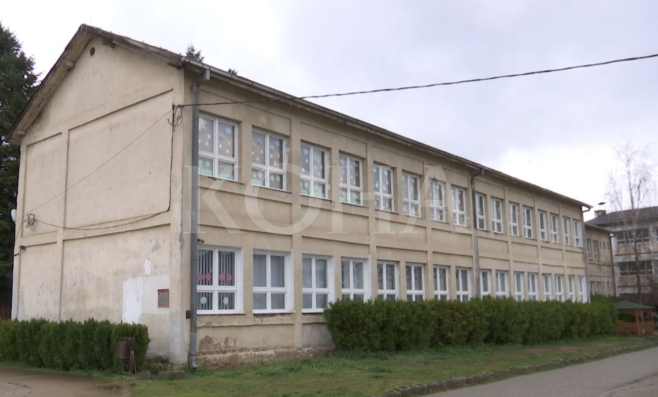 Policia heton hedhjen e nxënësit nga kati i dytë i shtëpisë së tij