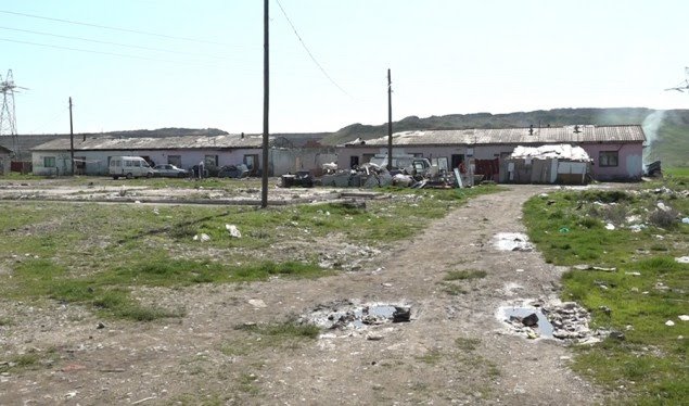 Jeta në baraka e familjeve rome në Plemetin: “S’kemi shtet rezervë”