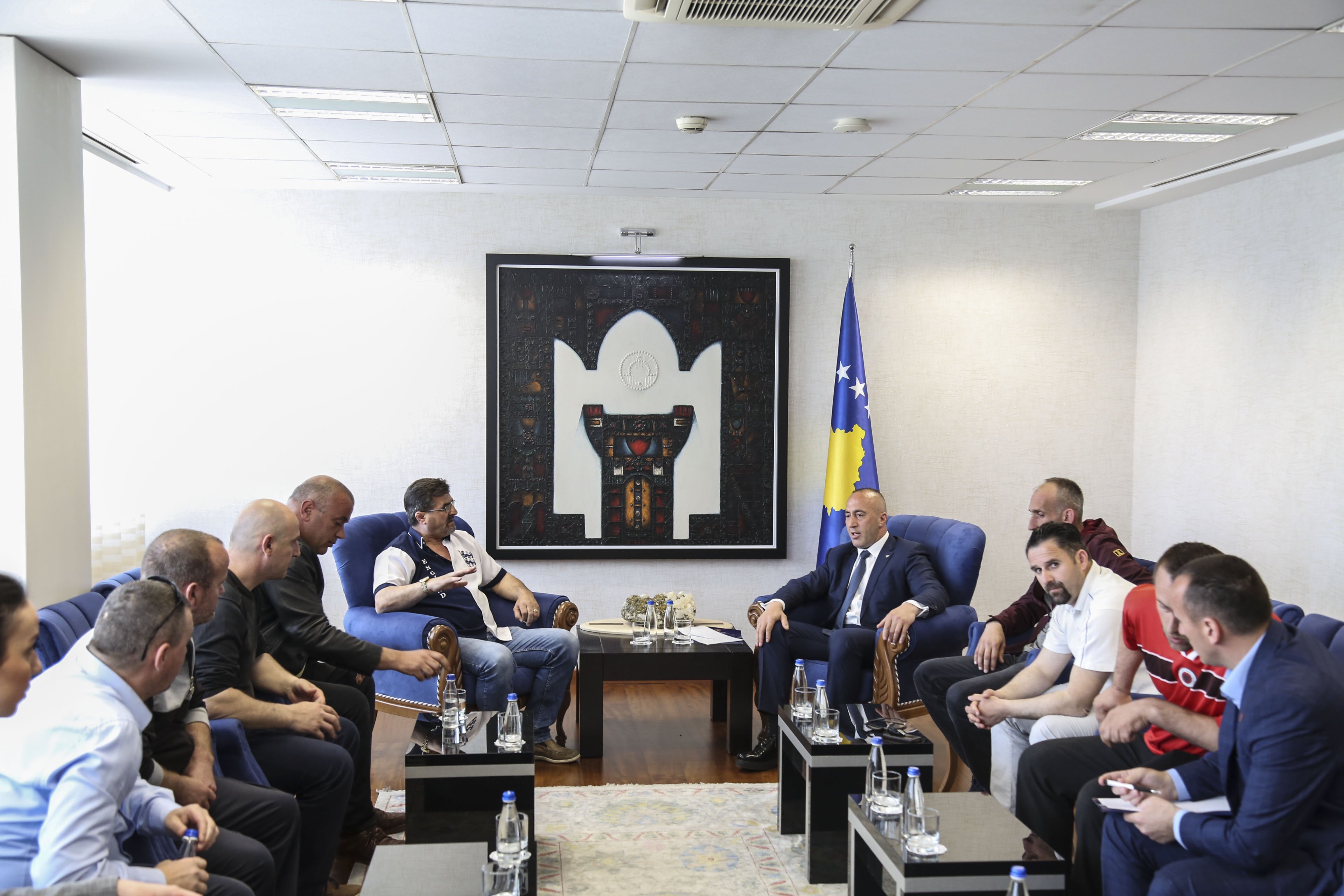 Haradinaj: Qeveria do t’i shqyrtojë me seriozitet kërkesat e kategorive të lirisë