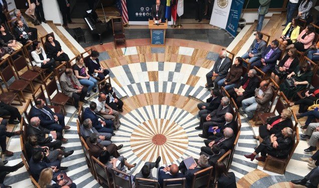 Haradinaj thotë se Qeveria s’ka pasur mundësi ta ndihmojë Bibliotekën Kombëtare