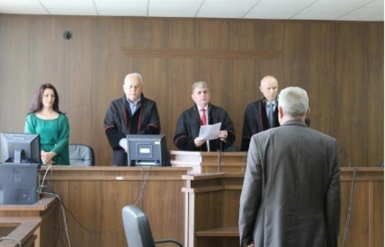 Zyrtari i Kamenicës dënohet me burg dhe gjobë për marrje të ryshfetit