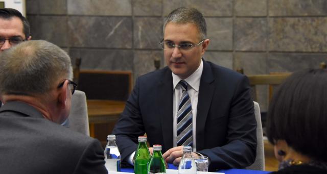 Stefanoviqi i Serbisë e vlerëson “shumë serioze situatën e sigurisë në Kosovë”