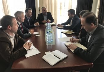 Pesë shkolla në komunë të Klinës përfitojnë rinovime për kursim energjie