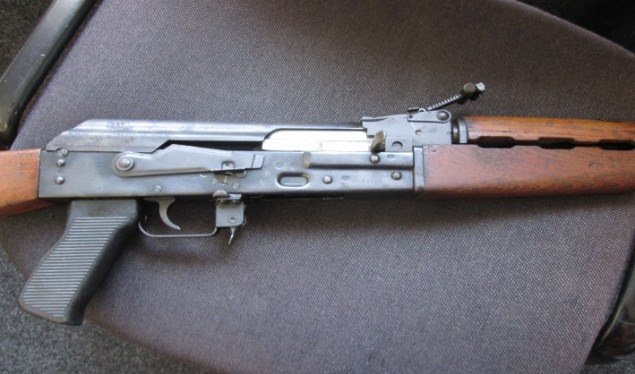 Konfiskohet një pushkë dhe një revole në Mitrovicë, arrestohet 69-vjeçari