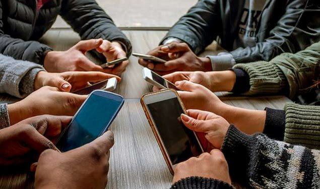 Përdorimi i tepruar i telefonave të mençur shkakton ankth dhe depresion