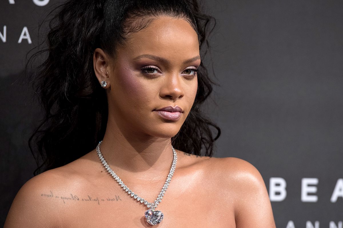 Rihanna së shpejti lanson linjën e re të veshjeve të brendshme për femra