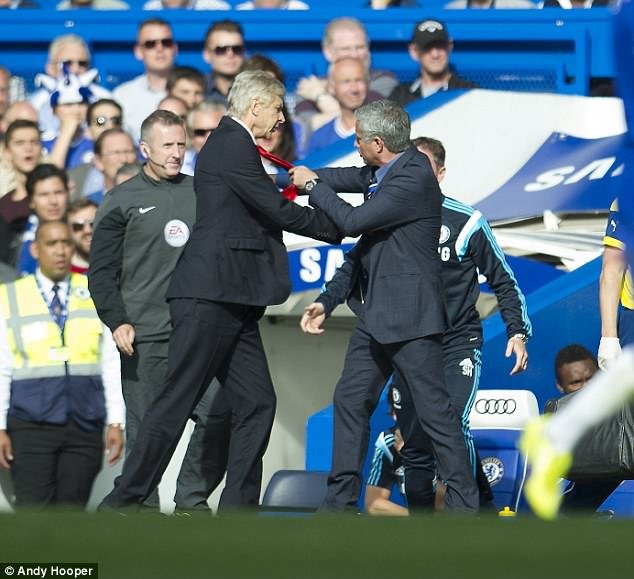 Mourinho pendohet për fyerjet gjatë përplasjeve me Wengerin