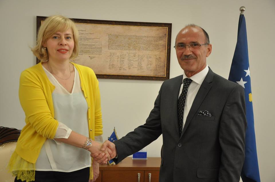 Gashi takohet me ambasadoren kroate, dakordohen të forcohet bashkëpunimi në fushën e sigurisë
